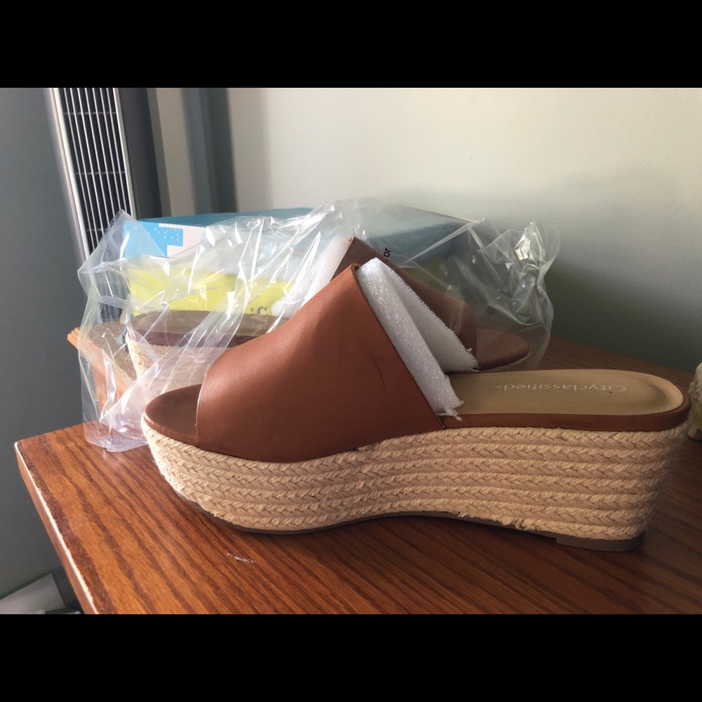 Wedge shoes